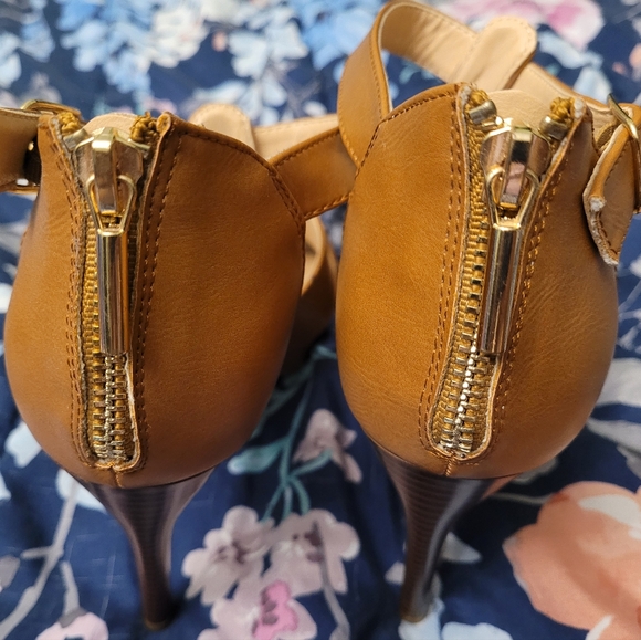 XOXO Belinda Stiletto Zip-Up Sandals/Heels - Tan, Size 10 - Picture 3 of 5